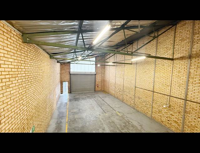 215M² WAREHOUSE TO LET IN WADEVILLE
